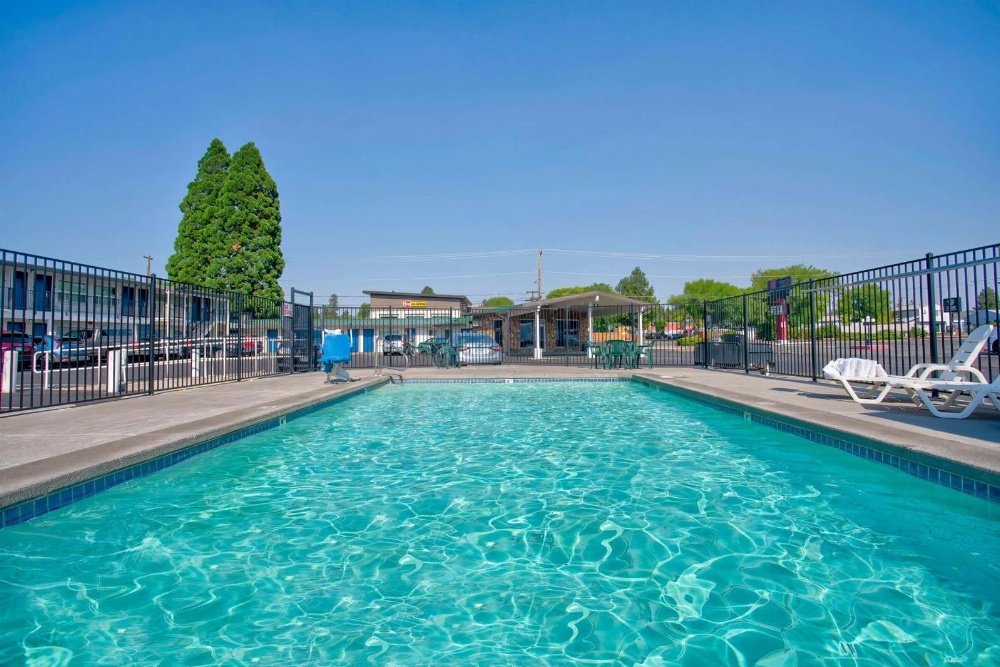 Motel 6-Bend, OR Main image